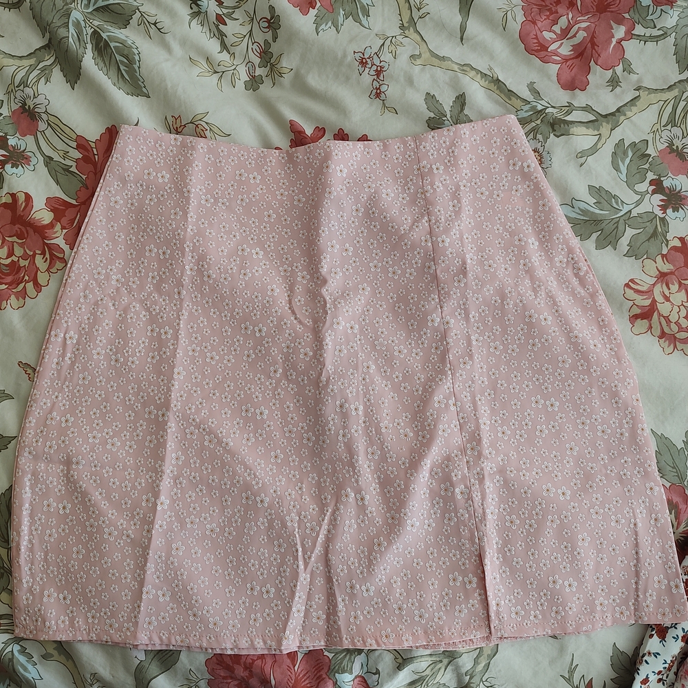 Chic Pink Floral Mini Skirt